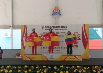 Airen (tengah),  Aidryana  (kiri) dan Qistina selepas majlis penyampaian pingat dalam acara BMX Flatland wanita Sukan Malaysia (SUKMA) 2026 di sini hari ini.