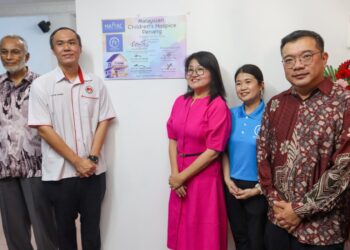 LIM Siew Khim (tiga dari kanan) ketika merasmikan MCH Pulau Pinang di George Town, Pulau Pinang hari ini.-UTUSAN/DANIAL SAAD