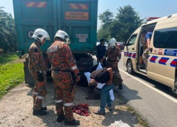 SEORANG lelaki maut selepas motosikal yang ditunggangnya merempuh bahagian belakang sebuah treler yang diparkir di tepi Jalan Ipoh-Lumut di Bota Kiri, Seri Iskandar, hari ini.