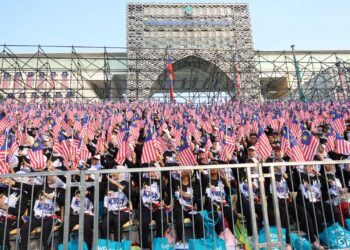 PELAKSANAAN acara perbarisan sempena sambutan Hari Kebangsaan 2026 akan ditentukan berdasarkan penilaian keadaan semasa. - UTUSAN/FAISOL MUSTAFA