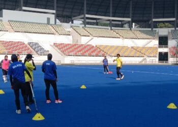 CR Kumar memberi arahan kepada pemain wanita negara dalam persiapan mereka menghadapi Sukan Asia 2026 pada September ini.