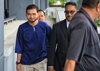 ABDULLAH Abdol Razak hadir ke Mahkamah Sesyen Seremban hari ini.-UTUSAN/MOHD. SHAHJEHAN MAAMIN.