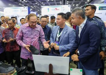 ANWAR Ibrahim melawat reruai pada Ekspo Inovasi dan Pengkomersialan Kebangsaan 2026 (NICE2026) di Pusat Konvensyen Kuala Lumpur (KLCC).-UTUSAN/SKANDAR ISHAK