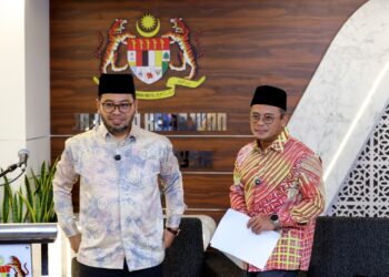 ZULKIFLI Hasan bersama Amiruddin Shari pada sidang akhbar Festival Turath Islami Malaysia (FTIM) 2026 di Kompleks Islam Putrajaya. - UTUSAN/FAISOL MUSTAFA