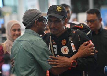 GAMBAR pada 8 April 2025 ketika Mohd. Fakhrul Munir Mohd. Isa 
ke Nepal untuk mendaki Gunung Everest menerusi Projek Pendakian Amal Bomba de Everest Mencari Hati Emas 2025. – GAMBAR IHSAN JBPM