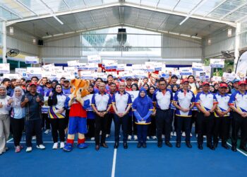 Ketua Setiausaha Kementerian Pendidikan Tinggi, Datuk Dr. Aminuddin Hassim (tengah), pada Majlis Perasmian Perkampungan SUKIPT 2026, di Canseleri Universiti Malaya, di sini hari ini. Foto: SHIDDIEQIIN ZON