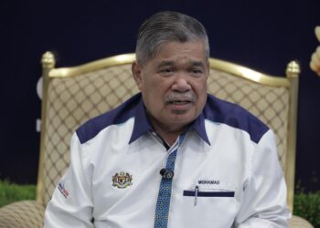 Mohamad Sabu ketika ditemui penberita pada Majlis Perasmian Pameran Pertanian, Hortikultur dan Agropelancongan Malaysia (MAHA) 2026 di MAEPS Serdang di sini, hari ini. - UTUSAN/SYAKIR RADIN