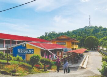 PENCAWANG telekomunikasi yang berfungsi dengan baik memberikan kemudahan capaian Internet kepada penduduk di Kuala Betis, Gua Musang, Kelantan.