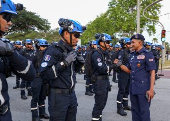 PASUKAN SMART turut menyertai perbarisan sambutan Hari Kebangsaan 2026. - UTUSAN/FAISOL MUSTAFA