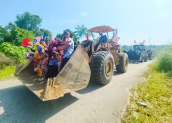 PERARAKAN jentolak memberi kelainan kepada sambutan Hari Kebangsaan peringkat DUN Chetok, Pasir Mas, Kelantan hari ini-UTUSAN/YATIMIN ABDULLAH.
