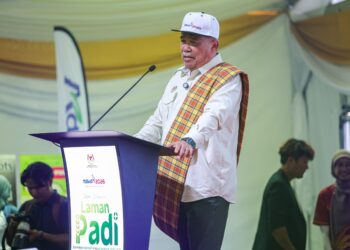 MOHAMAD Sabu berucap pada Majlis Peluncuran Laman Padi dan Pengiktirafan Malaysia Book Of Records pada Pameran Pertanian, Hortikultur dan Agropelancongan Malaysia (MAHA) 2026 di Laman Sayuran, Herba dan Kelulut, Taman Ekspo Pertanian Malaysia (MAEPS) hari ini. - UTUSAN/FARIZ RUSADIO