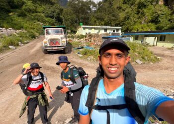 ANTARA gambar terakhir yang dihantar ke dalam kumpulan Whatsapp pendaki Malaysia pada 26 Ogos lalu. Dari kiri, Muhammad Muhaimin Azhad Noor Hadi, Muhammad Adib Haikal Awang Mansor dan Muhammad Zaki Othman.