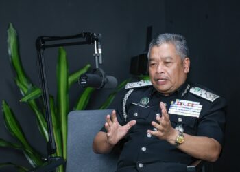 ZAKARIA Shaaban ketika ditemubual dalam program audio siar MMTV PodX terbitan Kumpulan Utusan.-UTUSAN/AMIR KHALID.