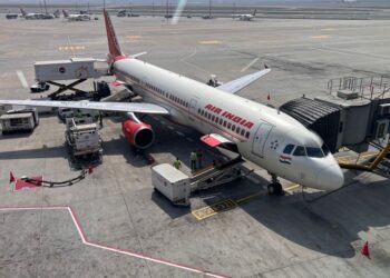 SEBUAH pesawat Air India di Lapangan Terbang Antarabangsa Indira Gandhi, New Delhi. - AFP