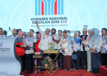 ANWAR Ibrahim bersama pimpinan PKR bergambar selepas ucapan penggulungan pada persidangan Kongres Nasional Keadilan 2026 di Pusat Dagangan dan Pameran Antarabangsa Melaka (MITC), hari ini. - UTUSAN/AMIR KHALID