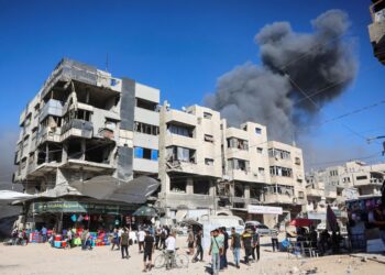 KEPULAN asap akibat serangan Israel di Gaza. - AFP