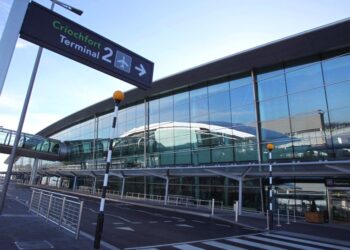 POLIS merampas narkotik bernilai lebih RM4.5 juta di Lapangan Terbang Dublin. -AFP