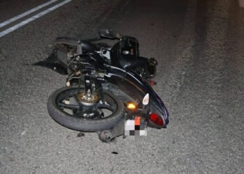 KEADAAN motosikal yang terlibat kemalangan meragut dua nyawa pelajar Sekolah Menengah Kebangsaan Agama (SMKA) Chenor di Kilometer 119 Jalan Kuala Lumpur-Kuantan di Temerloh, Pahang.