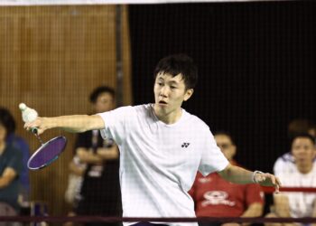 Chiam Zi Hong sewaktu beraksi pada Piala Lee Chong Wei di Stadium Juara, Bukit Kiara, Kuala Lumpur, hari ini. - Ihsan Piala Lee Chong Wei