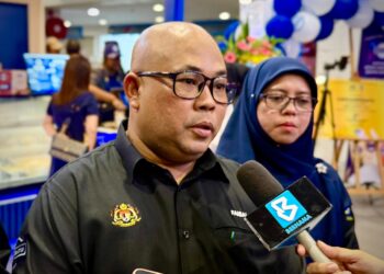 FAISAL Iswardi Ismail ditemui pemberita selepas merasmikan Outlet Usahawan Kopiesatu Secara Pelesenan di Seremban 2, Seremban, hari ini. - UTUSAN/NOR SHAFIQAH MOHD GHAZALI