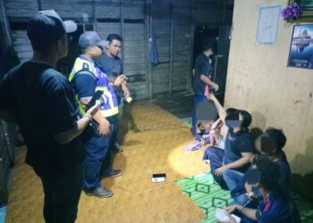 JABATAN Siasatan Jenayah (JSJ) Ibu pejabat Polis Kontinjen (IPK) Terengganu bersama Jabatan Imigresen Malaysia (JIM) Negeri Terengganu menjalankan Operasi PATI Khas di Bakau Tinggi, Kemaman. - IHSAN POLIS