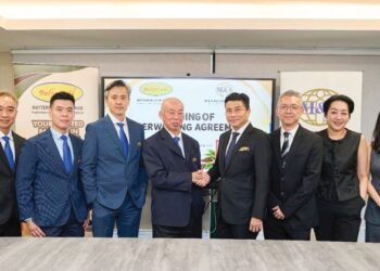 LEE Mong Khai (tiga dari kiri) pada majlis menandatangani perjanjian penaja jamin antara BFB dengan M&A Securities, baru-baru ini.