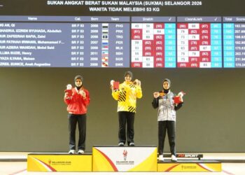 Qhaerul Izzren Syuhada Abdullah menghadiahkan Perak  pingat emas selepas muncul juara kategori bawah 53 kilogram (kg) wanita, hari ini. - IHSAN FB Khairudin Hj Abu Hanipah