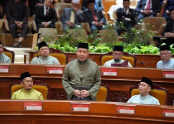 Izani Husin semasa soal jawab semasa sidang DUN Kelantan di Kota Darulnaim, Kota Bharu, Kelantan. - IHASN DR. IZANI
