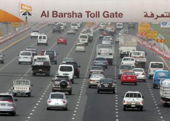GAMBAR fail sejumlah kenderaan di sebuah lebuh raya di Dubai. - AFP