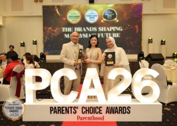 IRFAN Rahman (kiri) bersama Pengasas Parenthood Media Network, Teresa Chin (tengah) dan Pengasas Bersama Klinik Ezna, Dr. Maimuna Amin (kanan) pada majlis anugerah tahunan Parents’ Choice Awards 2026 ke-9 anjuran Parenthood Media Network (Parenthood Magazine Malaysia) di Kingston Hotel, Bukit Jalil.