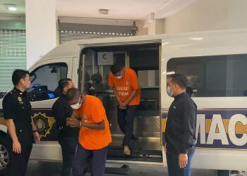 ANGGOTA polis peronda yang ditahan SPRM Pahang kerana  disyaki menerima rasuah RM14,000 dibawa ke mahkamah untuk sambung reman.