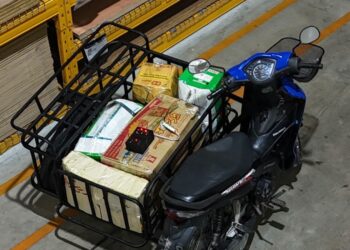 PIHAK berkuasa menemukan sebuah motosikal roda tiga yang mengandungi IED dan petrol ditinggalkan di pos pengawal pusat beli-belah di Daerah Mueang, Pattani, Thailand malam tadi. - IHSAN ISOC 4
