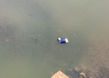 PENEMUAN beg pakaian berisi mayat wanita dijumpai di Sungai Perak berhampiran Jeti Dataran Lembah di sini, semalam.