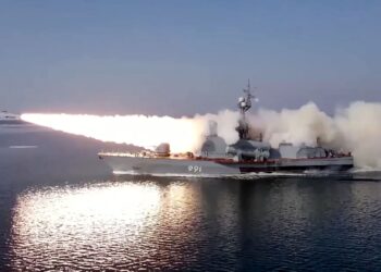 TENTERA Laut Russia melancarkan ujian peluru berpandu walaupun dibantah Jepun. - AFP