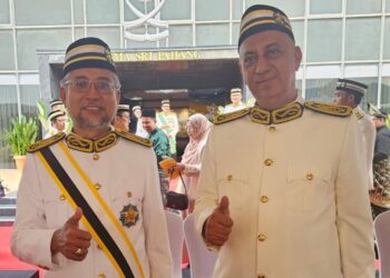 JASRI JAMALUDIN (kiri) dan MOHD. YAZID MOHD. YUNUS (kanan)