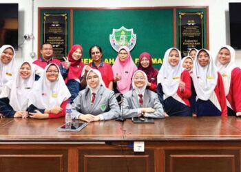 Sebahagian daripada pasukan urus setia dan guru STF yang terlibat dalam pengendalian TFIC 2026.