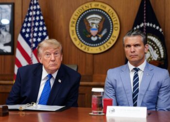 DONALD Trump dan Pete Hegseth. - AFP