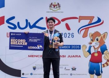 Ng Jing Xuan yang mewakili Universiti Sunway berjaya meraih pingat emas dalam acara merejam lembing wanita SUKIPT 2026, semalam. - UTUSAN/M. FIRDAUS M. JOHARI