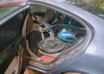 MOTOSIKAL jenis Yahama RXZ yang dirampas dalam serbuan di Kampung To' Deh, Rantau Panjang, Kelantan. - IHSAN PGA