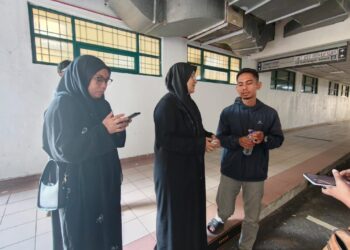 SAIFULNIZAM  Sulaiman (kanan) semasa di Unit Forensik Hospital Sultan Haji Ahmad Shah (Hoshas), Temerloh, Pahang.