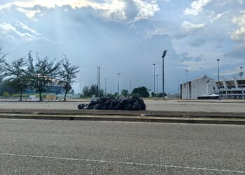 MAJLIS Bandaraya Kuala Terengganu (MBKT) mengutip sebanyak 130 tan sisa pepejal, terutama plastik makanan dan minuman, dikutip di tapak program RXZ Members 8.0 di Litar Permotoran Gong Badak, di sini.Utusan / ERMA YUSNIDA JUSOH
