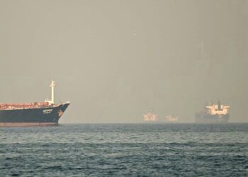 IRAN masih mengawal Selat Hormuz. - AFP