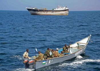 PANTAI Somalia kini berdepan ancaman lanun. - AFP