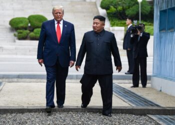 DONALD Trump bersama Kim Jong-un. - AFP