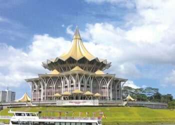 Suruhanjaya Pilihan Raya mencadangkan penambahan 17 lagi Dewan Undangan Negeri Sarawak di bawah kajian semula persempadanan. – GAMBAR HIASAN
