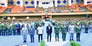 MOHAMED Khaled Nordin dalam Program Syarahan Eksekutif Menteri Pertahanan Bersama Pasukan Latihan Pegawai Simpanan (Palapes) Universiti Awam (UA) di Universiti Malaysia Perlis (Unimap) Arau, Perlis, semalam. – UTUSAN/ASYRAF MUHAMMAD
