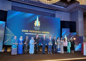 Sultan Nazrin Muizzuddin Shah,  bersama lapan penerima Anugerah Merdeka 2026.