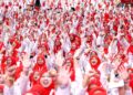 Perwakilan Wanita UMNO mengangkat tangan tanda sokongan kepada perjuangan parti memperkukuh kedudukan bangsa Melayu pada Perhimpunan Agung Wanita UMNO sempena Perhimpunan Agung UMNO 2026 di Pusat Perdagangan Dunia Kuala Lumpur, semalam. – UTUSAN/ISKANDAR ISHAK