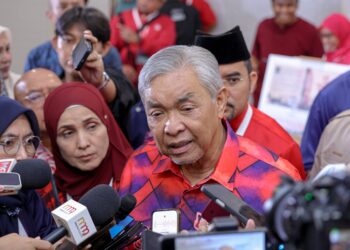 AHMAD Zahid Hamidi ditemui pemberita sempena Perhimpunan Agung UMNO 2026 di Pusat Dagangan Dunia Kuala Lumpur (WTCKL), Kuala Lumpur hari ini.-UTUSAN/FARIZ RUSADIO