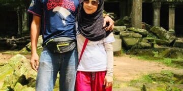 HANI bersama Loe sebelum hilang di Nepal. - GAMBAR FACEBOOK HANI